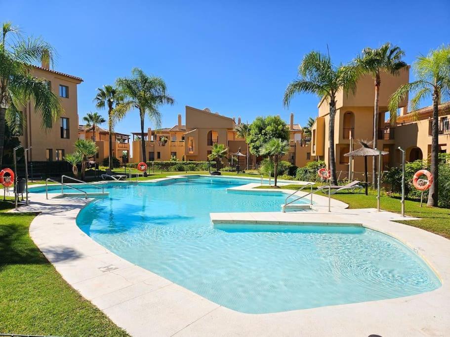 Hacienda Del Senorio De Cifuentes Apartment Estepona Exterior photo